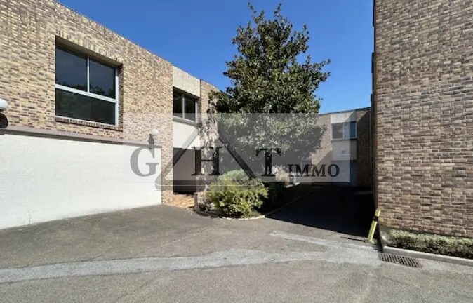 Industriel/Logistique dans Buc à vendre Photo de l’immeuble– Image 1 sur 10