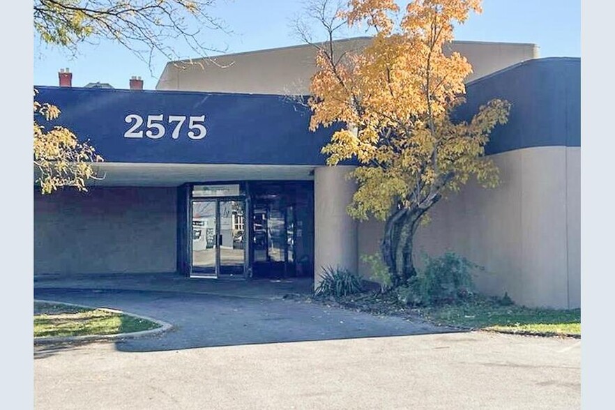 2575 W Broad St, Columbus, OH à louer - Photo de l’immeuble – Image 1 sur 6