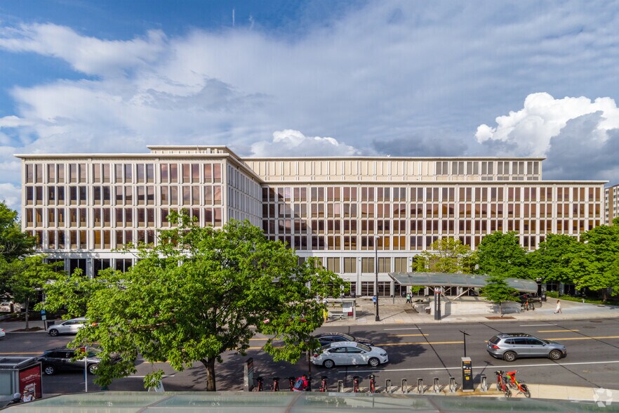 4301 Connecticut Ave NW, Washington, DC à louer - Photo de l’immeuble – Image 3 sur 8