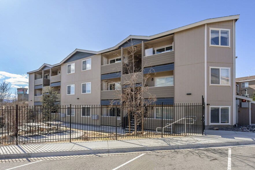 15 Gentry Way, Reno, NV à vendre - Photo de l’immeuble – Image 1 sur 19