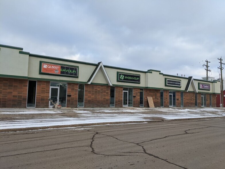 8308 Fraser Ave, Fort McMurray, AB à vendre - Photo de l’immeuble – Image 2 sur 32