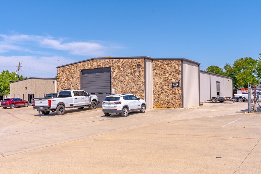 6709-6711 Colleyville Blvd, Colleyville, TX à louer - Photo de l’immeuble – Image 3 sur 4