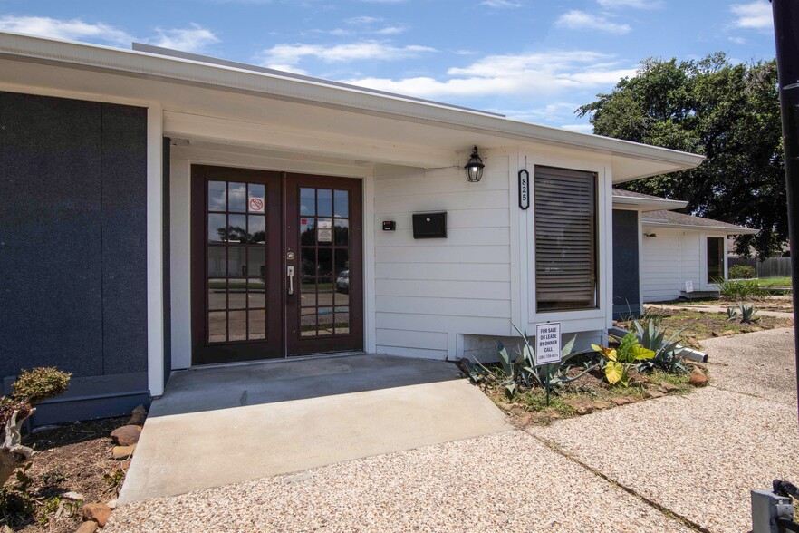 825 Fairmont Pkwy, Pasadena, TX à vendre - Photo de l’immeuble – Image 1 sur 34