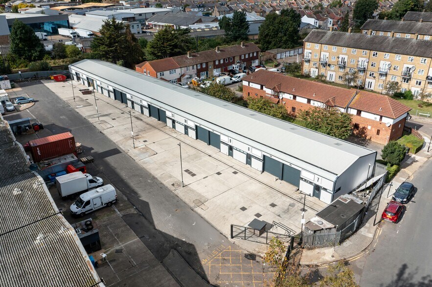 Langhedge Ln, Londres à louer - Photo de l’immeuble – Image 3 sur 81