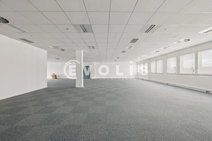 Bureau dans Bondy à louer - Photo de l’immeuble – Image 2 sur 14