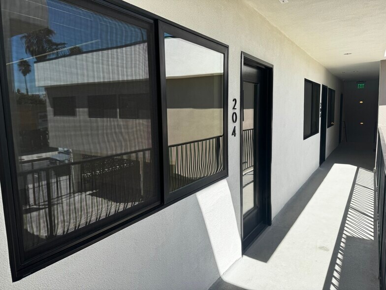 13750 Ventura Blvd, Sherman Oaks, CA à louer - Photo intérieure – Image 3 sur 7