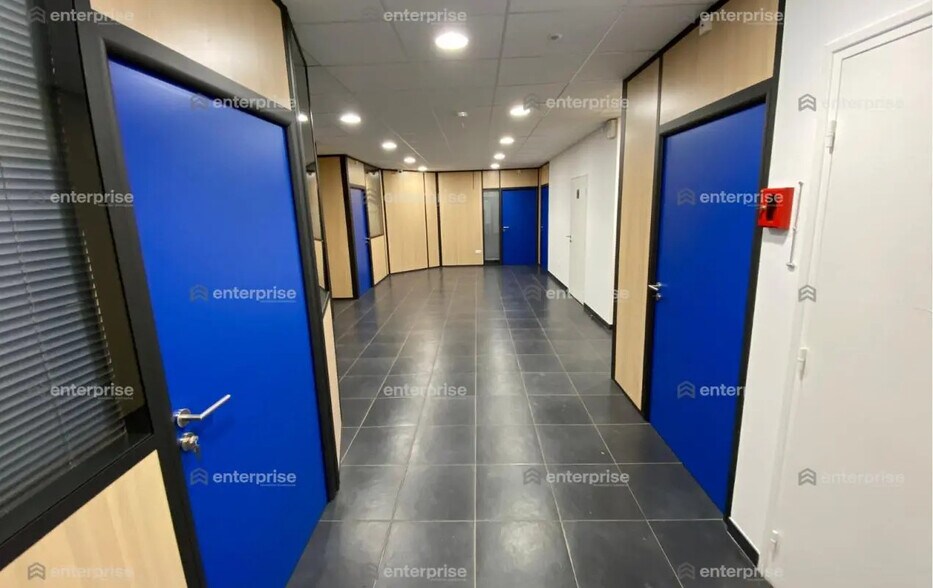 Local d'activités dans Villeneuve-d'Ascq à vendre - Photo de l’immeuble – Image 2 sur 7