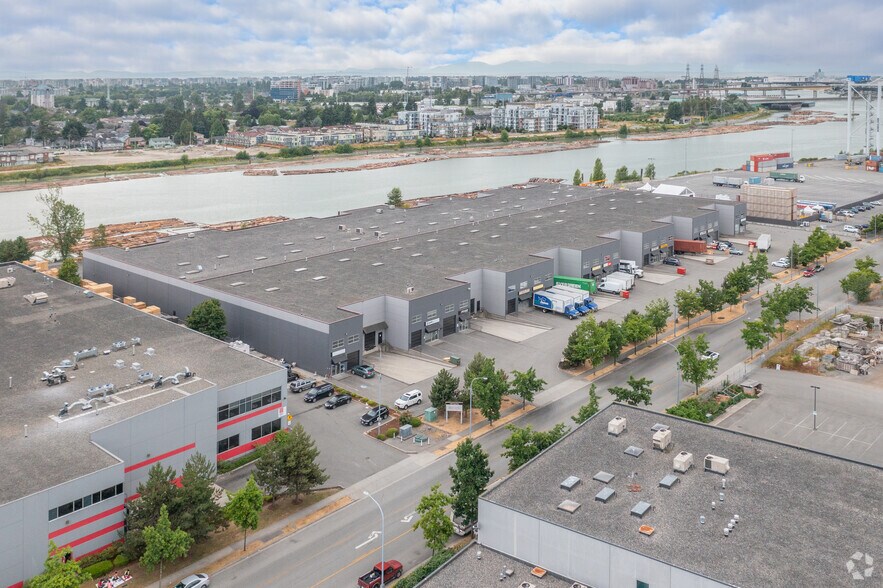 11280 Twigg Pl, Richmond, BC à louer - Photo de l’immeuble – Image 2 sur 6