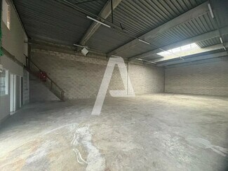 Plus de détails pour Local d'activités à louer