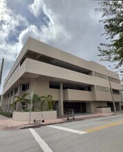 2100 Salzedo St, Coral Gables, FL à louer Photo de l’immeuble– Image 1 sur 22