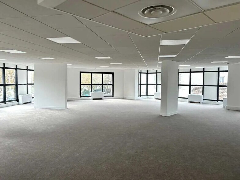 107 Quai Du Docteur Dervaux, Asnières-sur-Seine à louer - Photo de l’immeuble – Image 3 sur 9