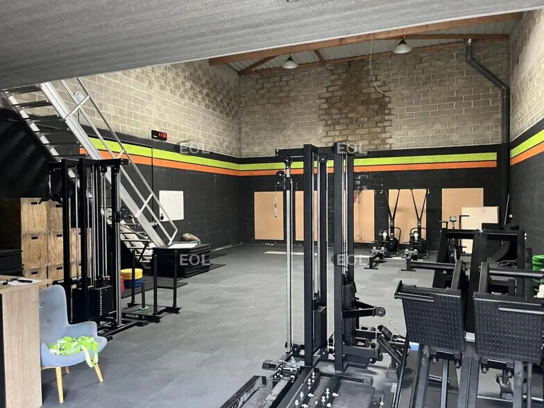 Local d'activités dans Gazeran à vendre - Photo intérieure – Image 2 sur 6