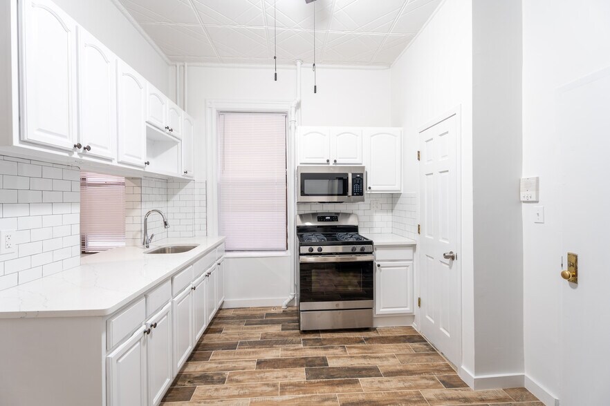 7407 5th Ave, Brooklyn, NY à vendre - Photo intérieure – Image 2 sur 9
