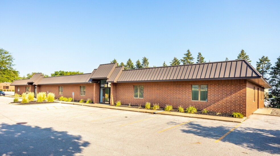 1720 28th St, West Des Moines, IA à louer - Photo de l’immeuble – Image 1 sur 1