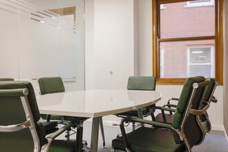 11-15 St Mary At Hl, Londres à louer Photo intérieure– Image 1 sur 4