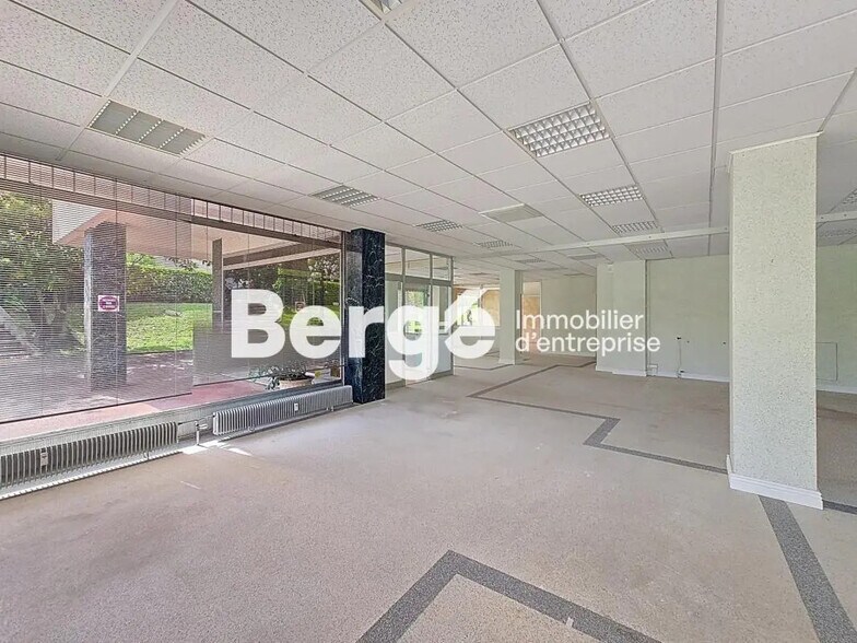 Bureau dans Cannes à louer - Photo de l’immeuble – Image 3 sur 16