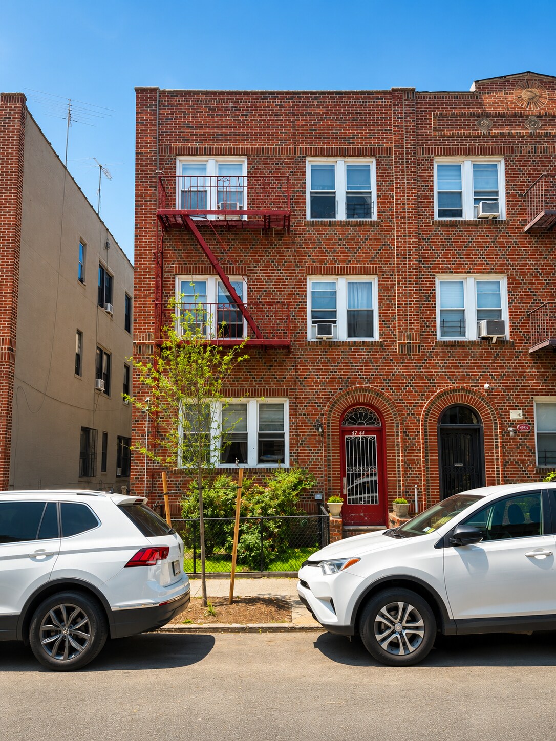 47-44 44th St, Flushing, NY à vendre Photo de l’immeuble– Image 1 sur 10
