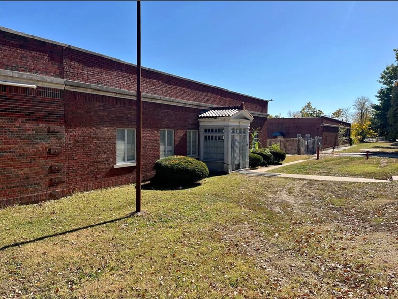 123 Belmont Blvd portefeuille de 4 biens à vendre sur LoopNet.fr - Photo de l’immeuble – Image 2 sur 11