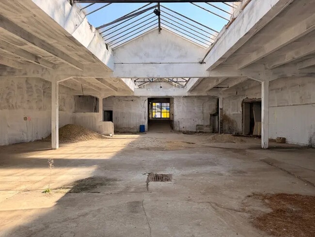 Plus de détails pour Local commercial à vendre