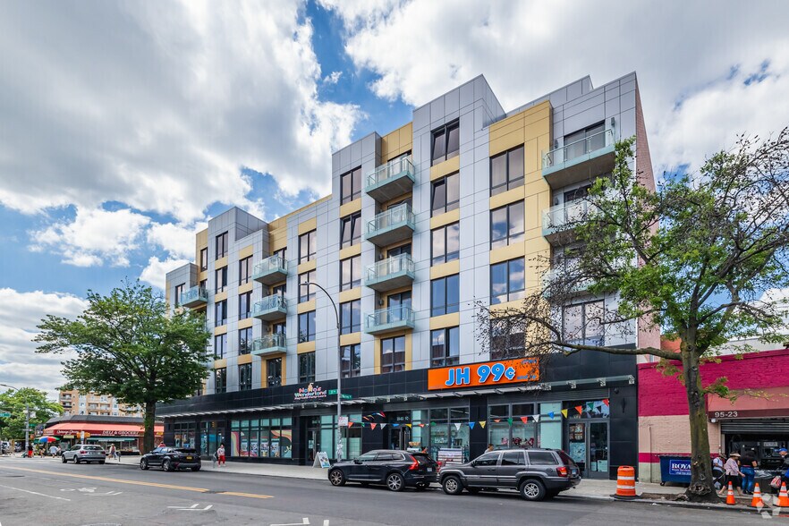 9501 37th Ave, Flushing, NY à vendre - Photo de l’immeuble – Image 3 sur 30