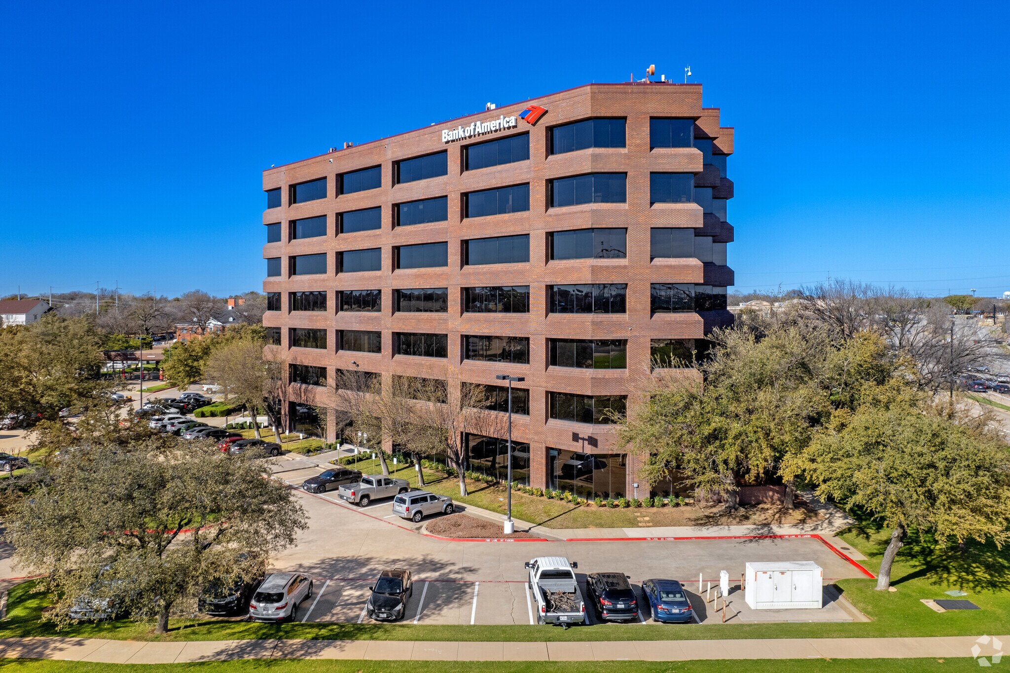 2000 E lamar Blvd, Arlington, TX à louer Photo de l’immeuble– Image 1 sur 16