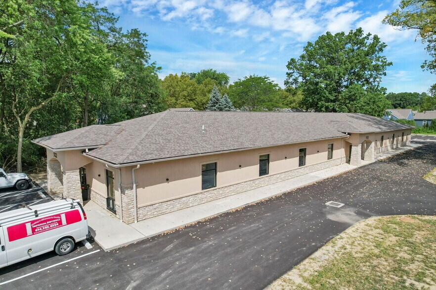 5122 Morse Rd, Columbus, OH à louer - Photo de l’immeuble – Image 3 sur 22