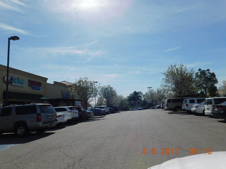 1561 E Ontario Ave, Corona, CA à louer - Photo de l’immeuble – Image 3 sur 9