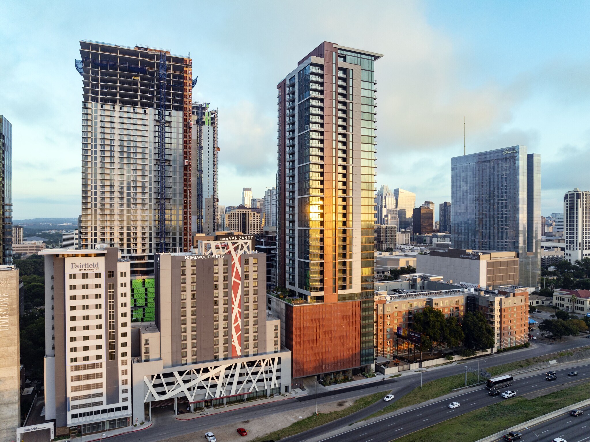 84 East Ave (Vesper) Condo Portfolio portefeuille de 10 biens à vendre sur LoopNet.fr Photo principale– Image 1 sur 31