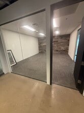 3333 E Camelback Rd, Phoenix, AZ à louer Photo intérieure– Image 2 sur 11