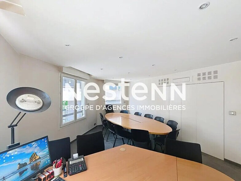 Bureau dans Bron à vendre - Photo de l’immeuble – Image 2 sur 10