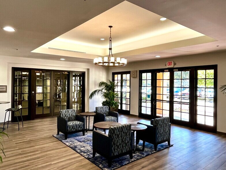 770 Paseo Camarillo, Camarillo, CA à louer - Photo intérieure – Image 2 sur 8