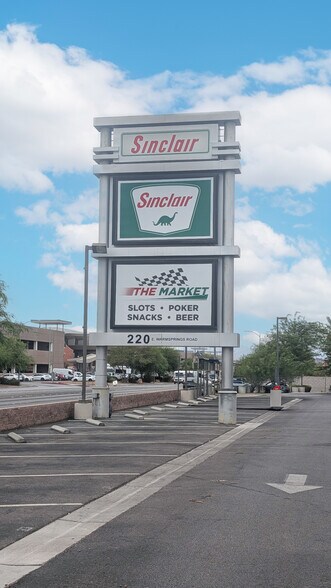 220 E Warm Springs Rd, Las Vegas, NV à louer - Photo de l’immeuble – Image 3 sur 5