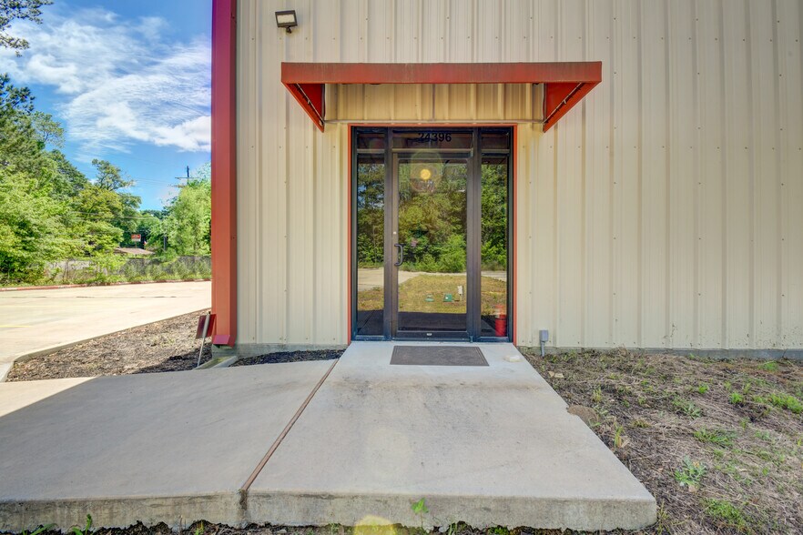 24396 FM 2090 Rd, Splendora, TX à vendre - Photo de l’immeuble – Image 3 sur 53