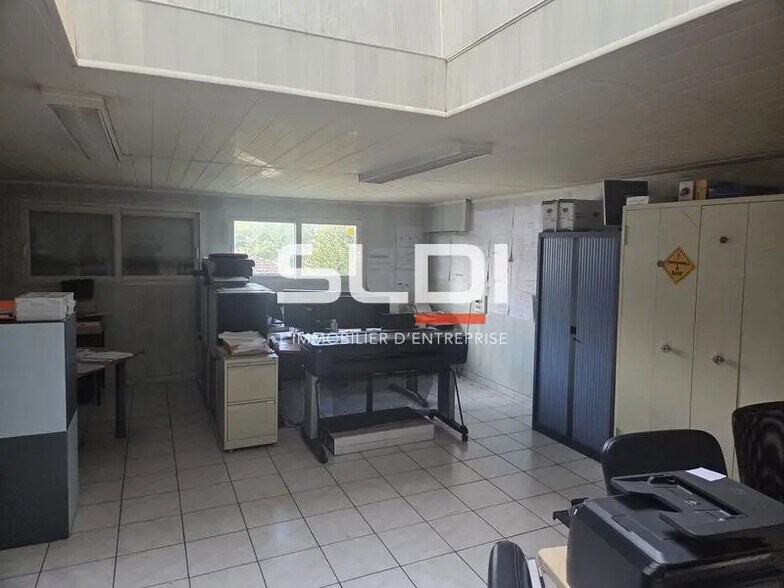Local d'activités dans Létra à vendre - Photo intérieure – Image 3 sur 4