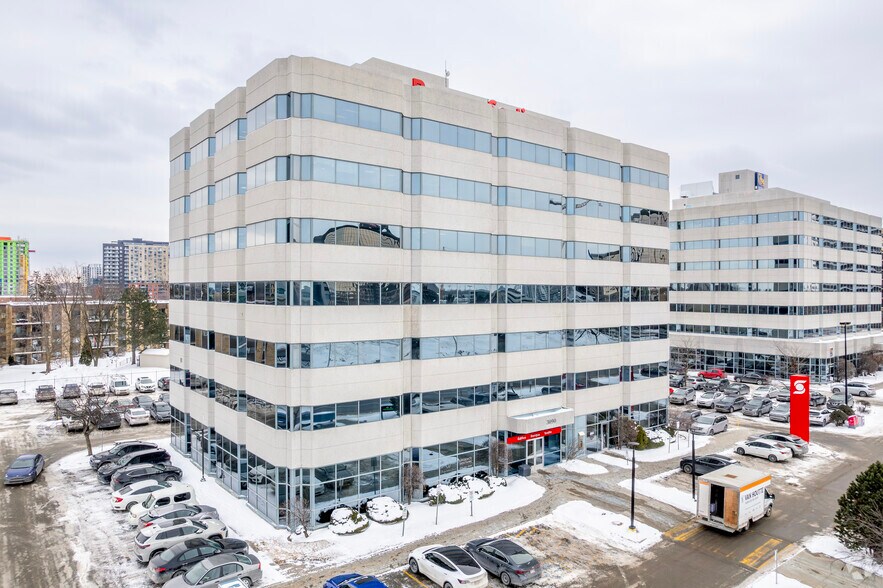 3090 Boul Le Carrefour, Laval, QC à louer - Photo de l’immeuble – Image 2 sur 3