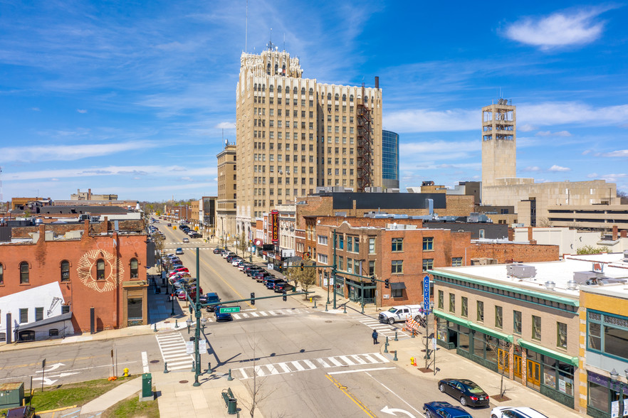 6 N Saginaw St, Pontiac, MI à vendre - Photo de l’immeuble – Image 2 sur 44