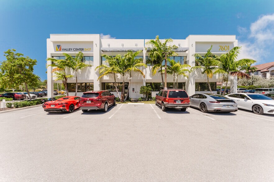 7601 N Federal Hwy, Boca Raton, FL à louer - Photo de l’immeuble – Image 2 sur 15