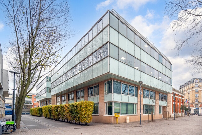 Plus de détails pour 4 Rue Augustine Variot, Malakoff - Bureau à louer