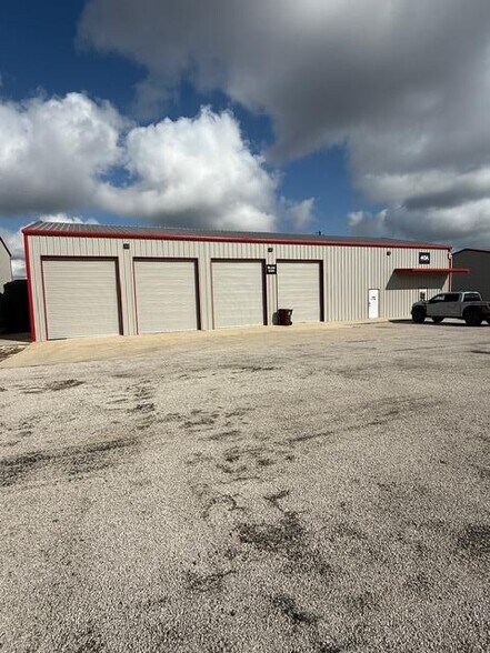 13673 Fitzhugh Rd, Austin, TX à louer - Photo de l’immeuble – Image 1 sur 18