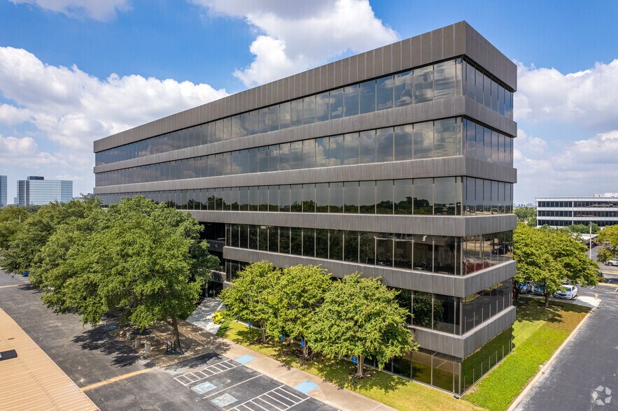 5720 Lyndon B Johnson Fwy, Dallas, TX à louer - Photo de l’immeuble – Image 2 sur 6