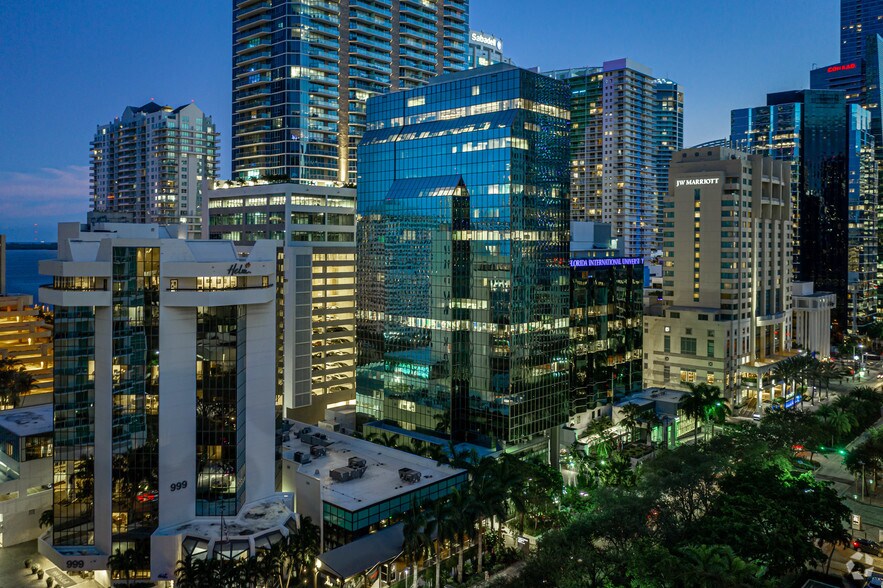 1101 Brickell Ave, Miami, FL à louer - Photo de l’immeuble – Image 2 sur 7
