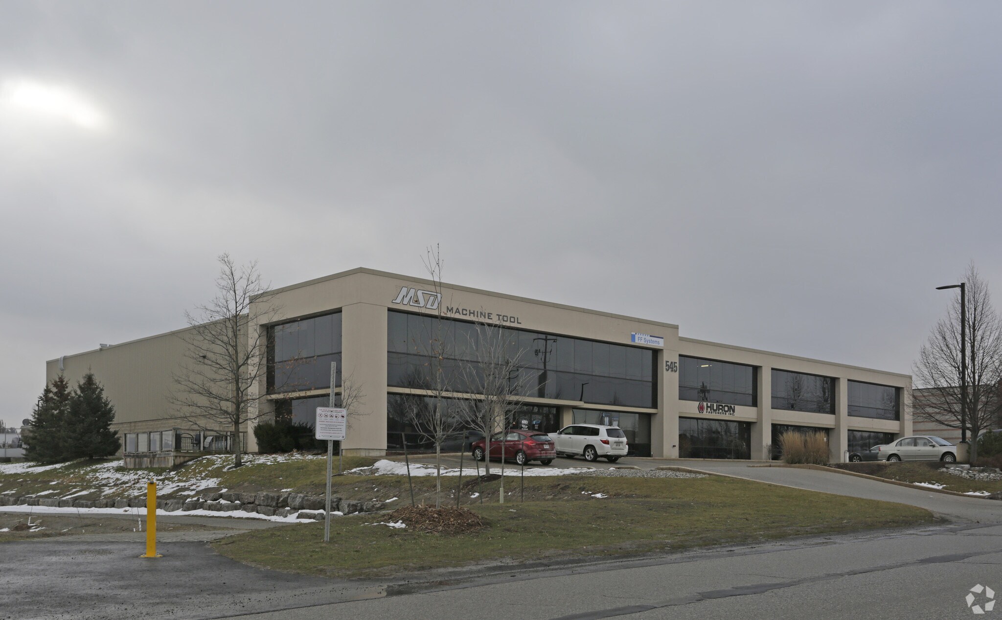 545 Trillium Dr, Kitchener, ON à louer Photo principale– Image 1 sur 6