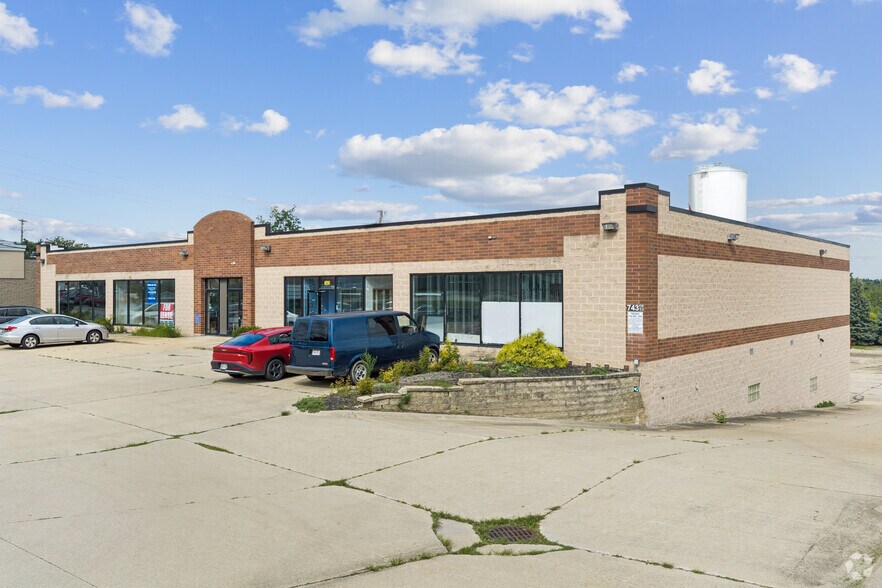 7435-7441 Mentor Ave, Mentor, OH à louer - Photo de l’immeuble – Image 1 sur 24