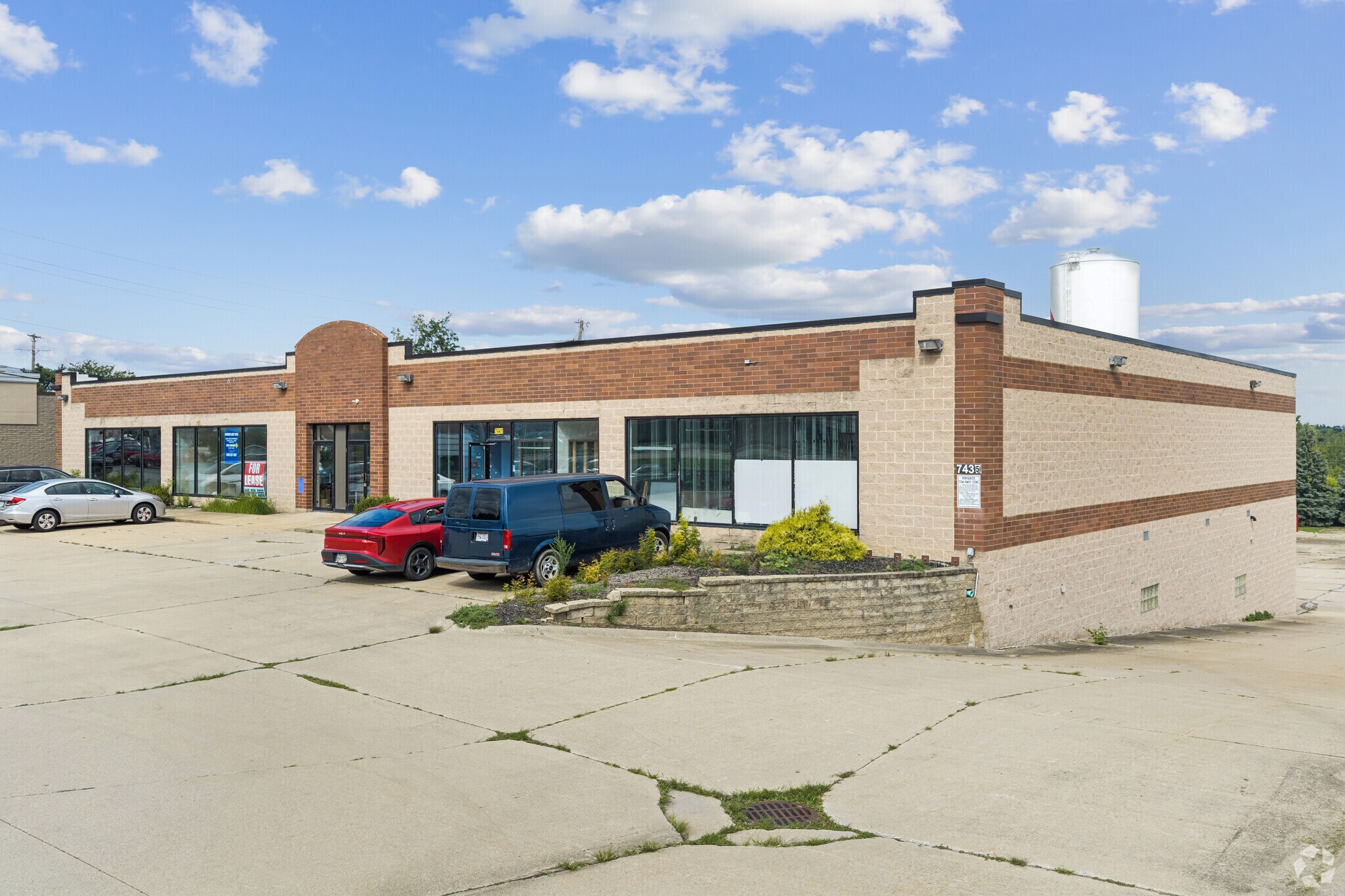 7435-7441 Mentor Ave, Mentor, OH à louer Photo de l’immeuble– Image 1 sur 25