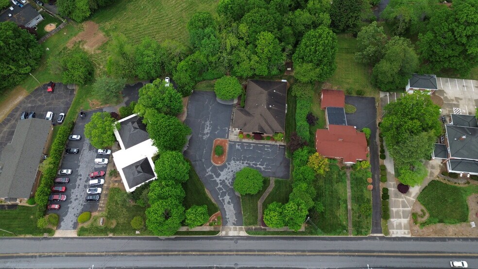 1217 Davie Ave, Statesville, NC à vendre - Photo de l’immeuble – Image 3 sur 22