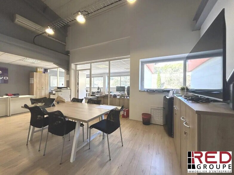 Bureau dans Le Tholonet à louer - Photo de l’immeuble – Image 1 sur 11