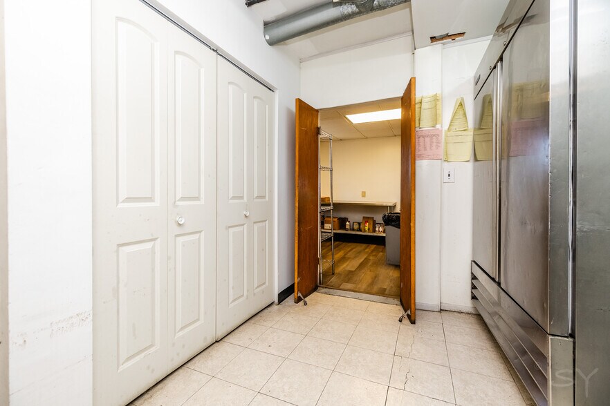 6737 Roosevelt Rd, Berwyn, IL à louer - Photo intérieure – Image 2 sur 9