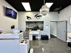 7060-7080 S Jones Blvd, Las Vegas, NV à louer Photo intérieure– Image 2 sur 11