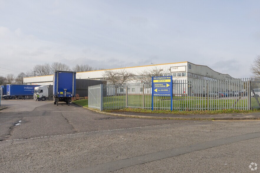 Stephenson Rd, Swindon à louer - Photo principale – Image 1 sur 9