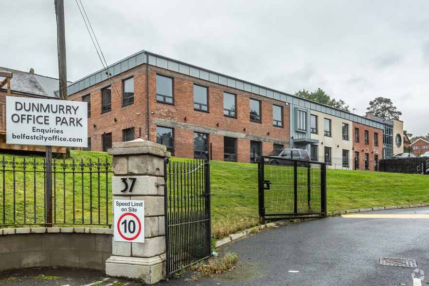 37A Upper Dunmurry Ln, Belfast à louer - Photo principale – Image 1 sur 1